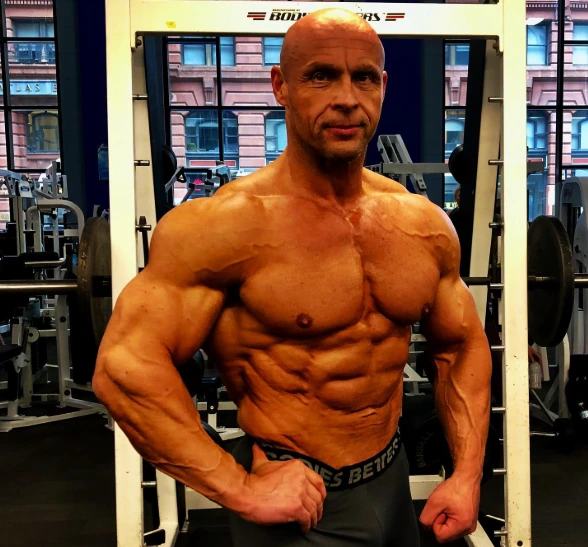 Antti Jurvansuu – Oulusta juristista fitnessvalmentajaksi