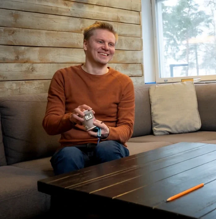 Johannes Oikarinen – Kuka on Ylen tuttu urheiluselostaja?